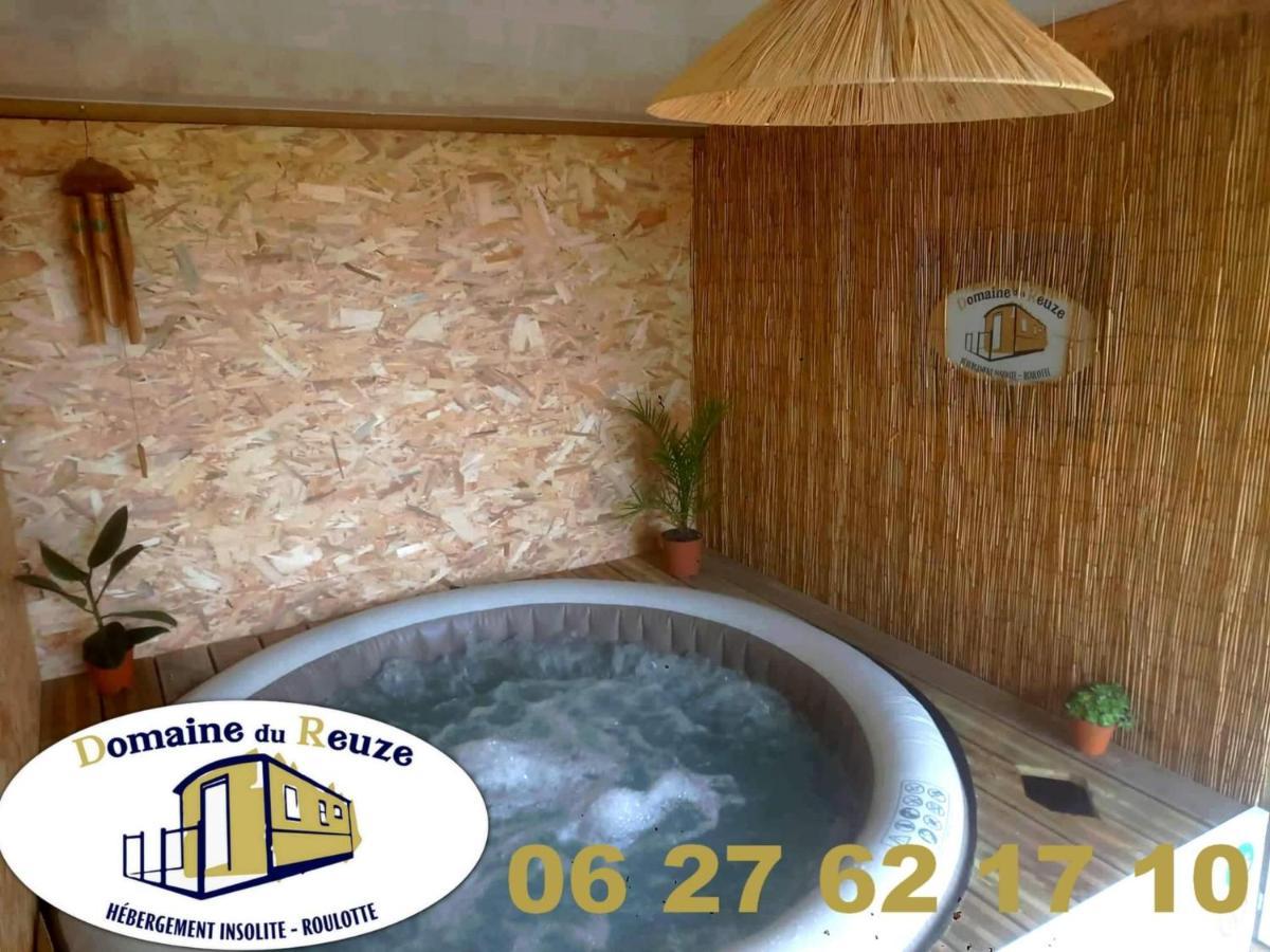 Roulotte Et Jacuzzi De Rachel Au Domaine Du Reuze Villa Winnezeele Exterior photo